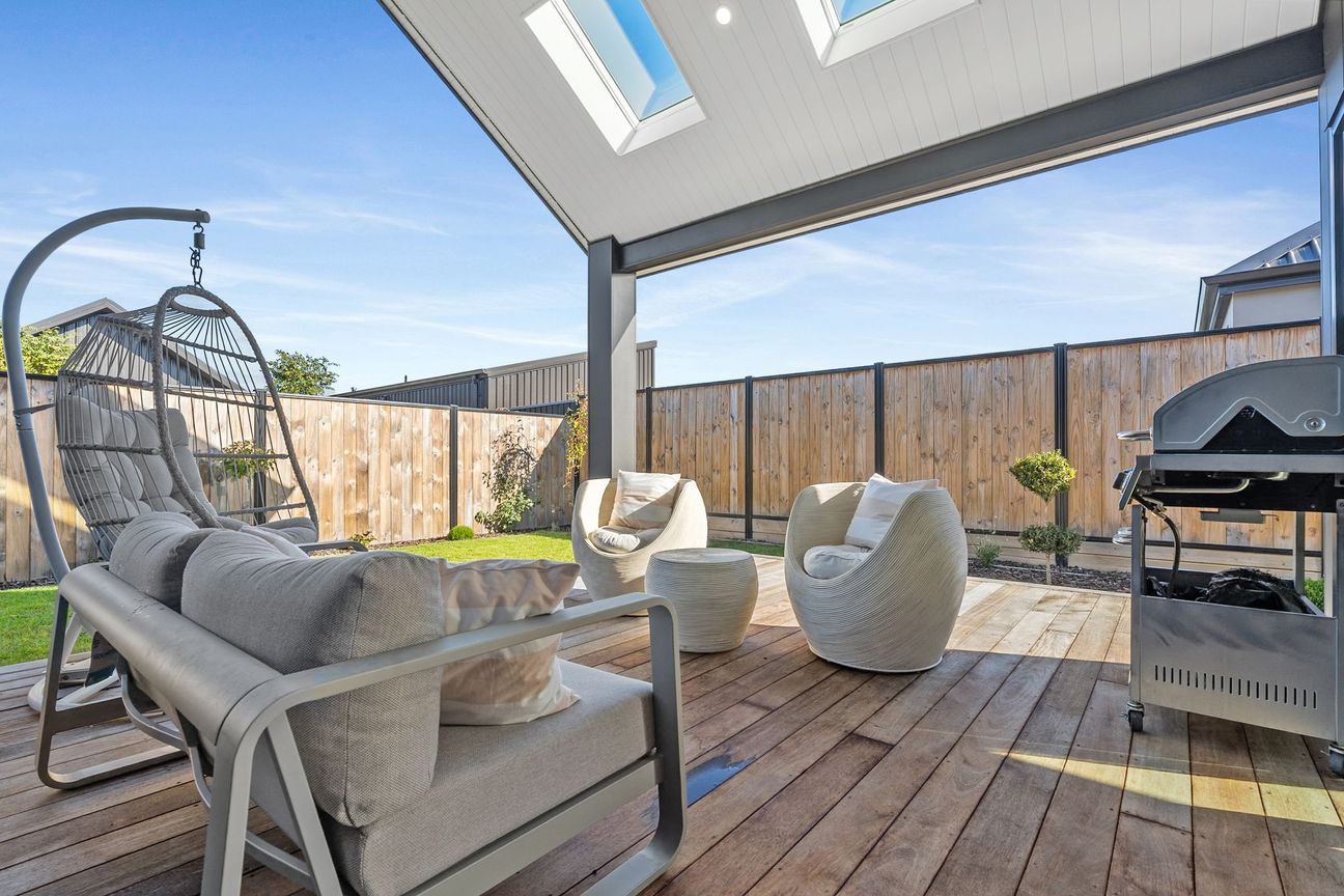 3 Bedrooms Plus An Attic - Vista 2