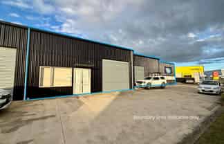 Modern Warehouse on Niven St