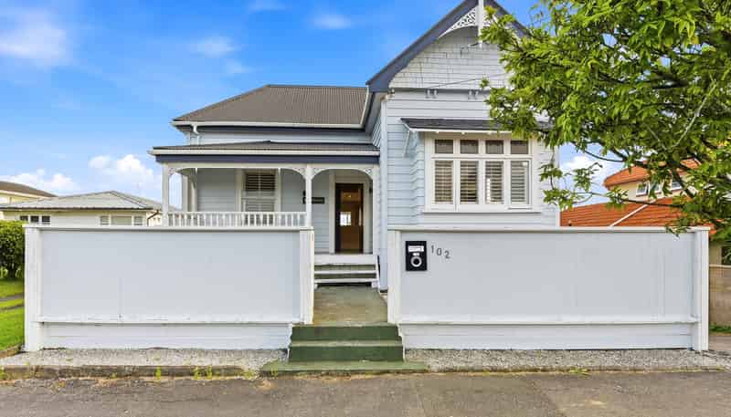 1/102 Queen Street, Northcote Point