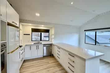3/109 Don Buck Road, Massey