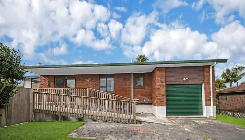 2/8 Millbrook Road, Henderson