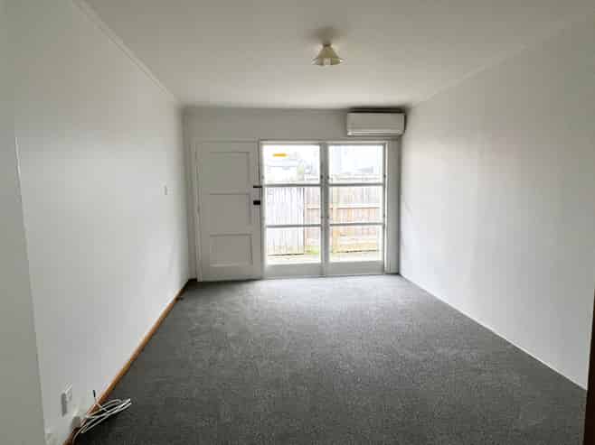 2/33 Greensboro Street, Hillcrest