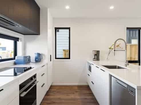 84 Jacks Landing Drive, Hamilton Lake