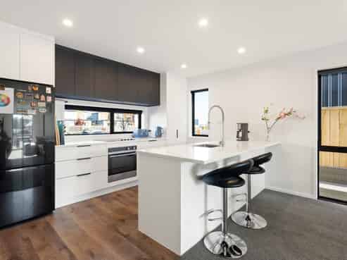 84 Jacks Landing Drive, Hamilton Lake