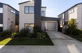 84 Jacks Landing Drive, Hamilton Lake