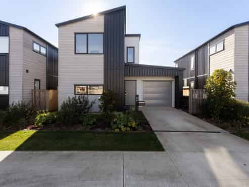 84 Jacks Landing Drive, Hamilton Lake