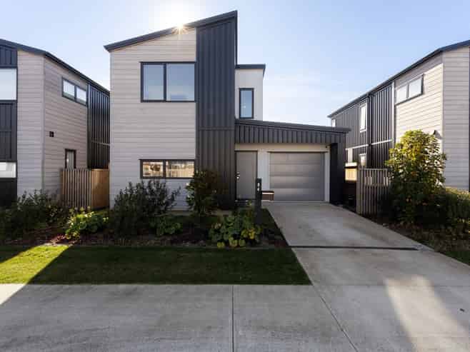 84 Jacks Landing Drive, Hamilton Lake