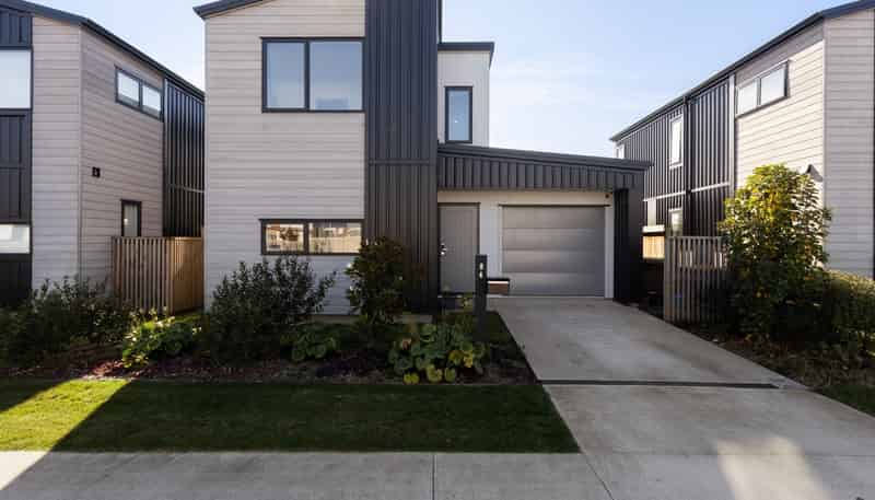 84 Jacks Landing Drive, Hamilton Lake