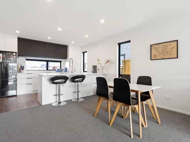 84 Jacks Landing Drive, Hamilton Lake