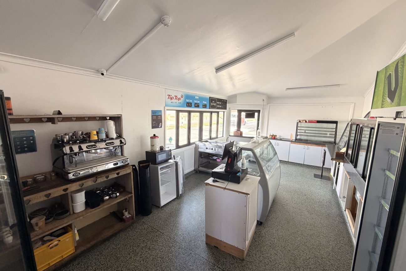 Live and Work beach front! - Vista 2