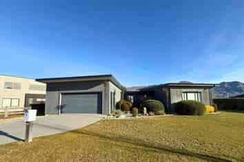 6 Clutha Place, Wanaka
