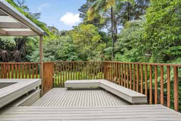 5 Lady Bell Grove, Lowry Bay