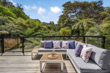 5 Lady Bell Grove, Lowry Bay
