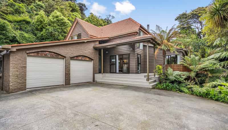 5 Lady Bell Grove, Lowry Bay