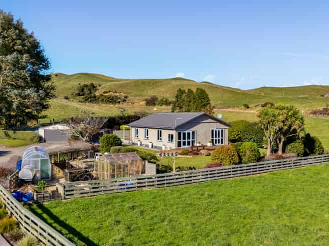14 Hu Road, Rawhitiroa