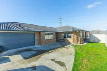 14 Percy Kinsman Crescent, Riverstone Terraces