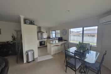 14 Percy Kinsman Crescent, Riverstone Terraces