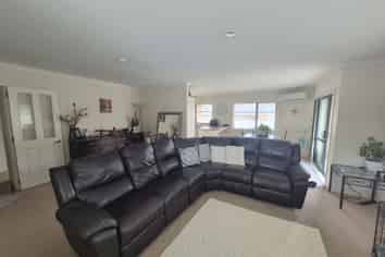 14 Percy Kinsman Crescent, Riverstone Terraces