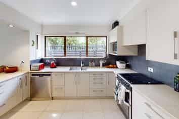 1 Acton Place, Saint Johns Hill