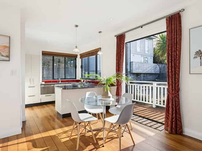 94 Eden Street, Island Bay