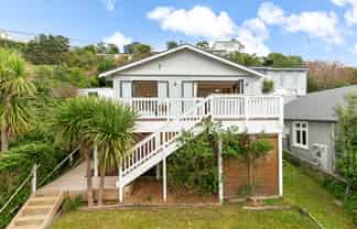 94 Eden Street, Island Bay