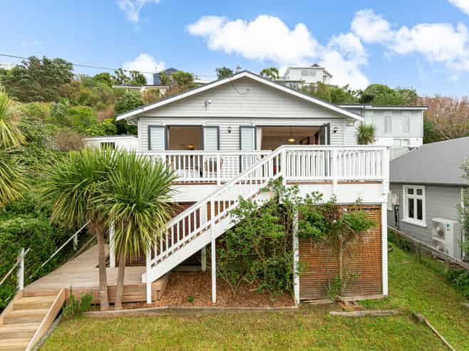 94 Eden Street, Island Bay