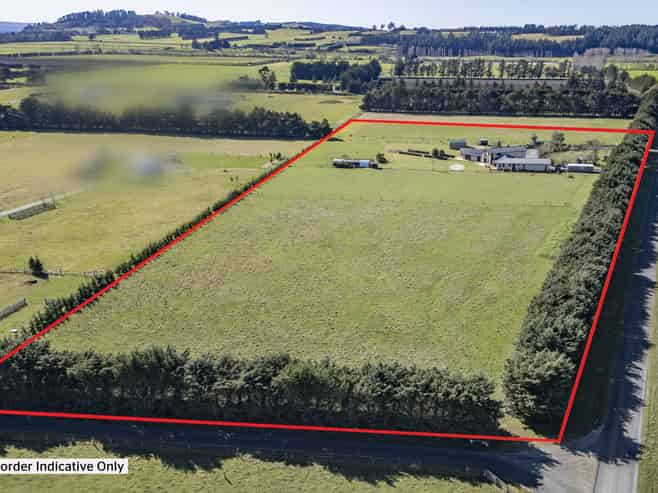 102 Glews Road, Cust