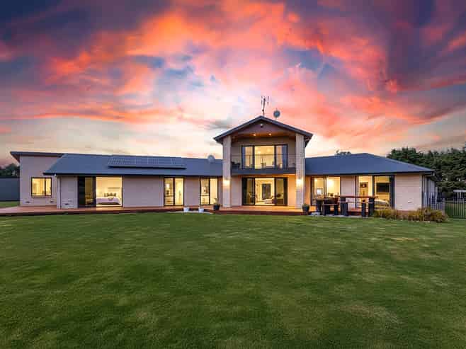 102 Glews Road, Cust