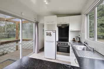 102 Glews Road, Cust
