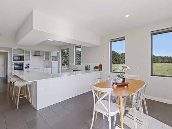 102 Glews Road, Cust