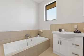 102 Glews Road, Cust