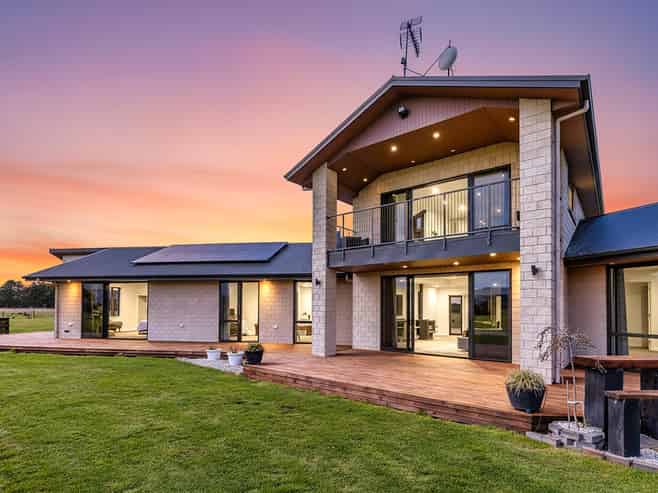 102 Glews Road, Cust