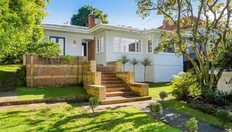 13 Buckley Road, Epsom