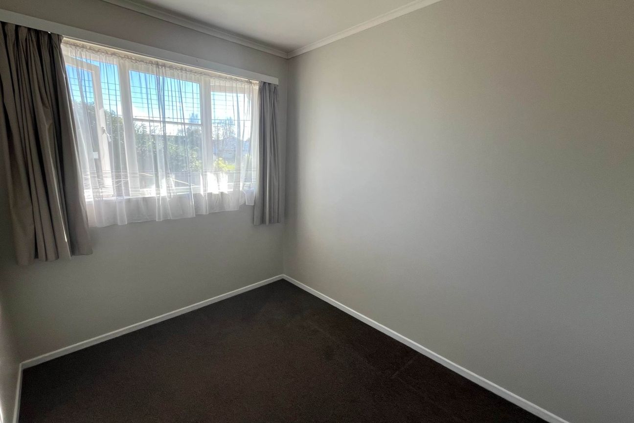 2 BEDROOM UNIT IN MT ALBERT - Więcej