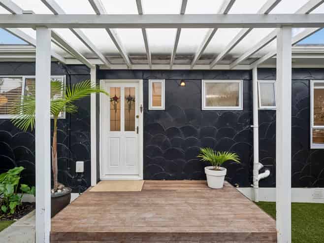 2/7 Hanlon Crescent, Devonport