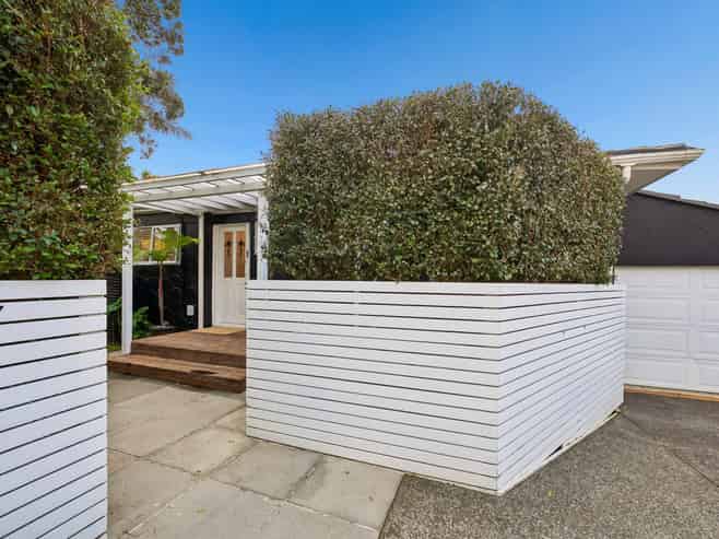 2/7 Hanlon Crescent, Devonport