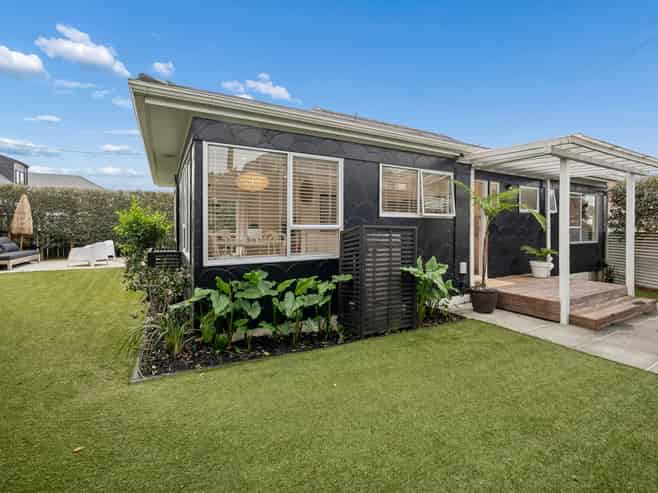 2/7 Hanlon Crescent, Devonport