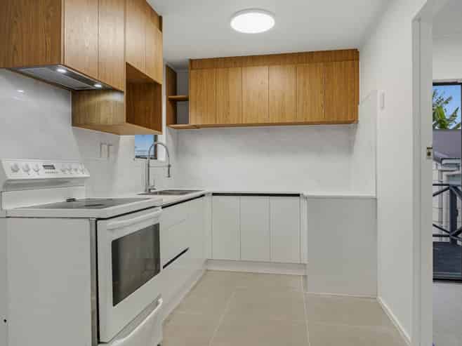 2/9 Maplesden Drive, Clendon Park