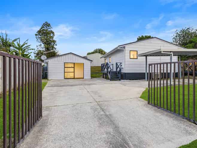 2/9 Maplesden Drive, Clendon Park