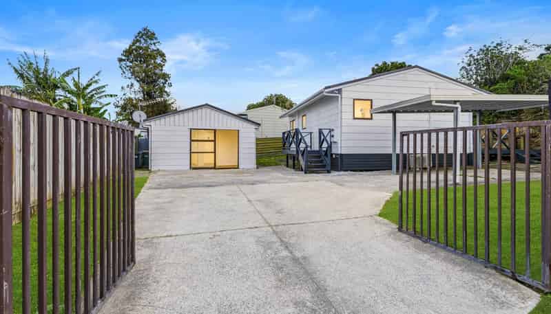 2/9 Maplesden Drive, Clendon Park