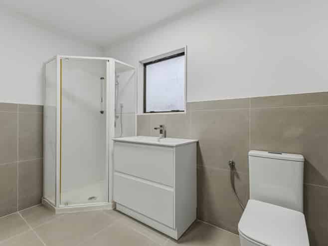 2/9 Maplesden Drive, Clendon Park