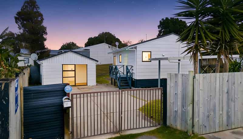 2/9 Maplesden Drive, Clendon Park