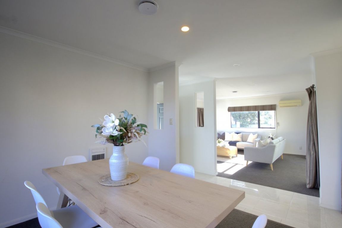 * UNDER OFFER * Spacious Family Home in a Quiet Cul-de-Sac - Mehr