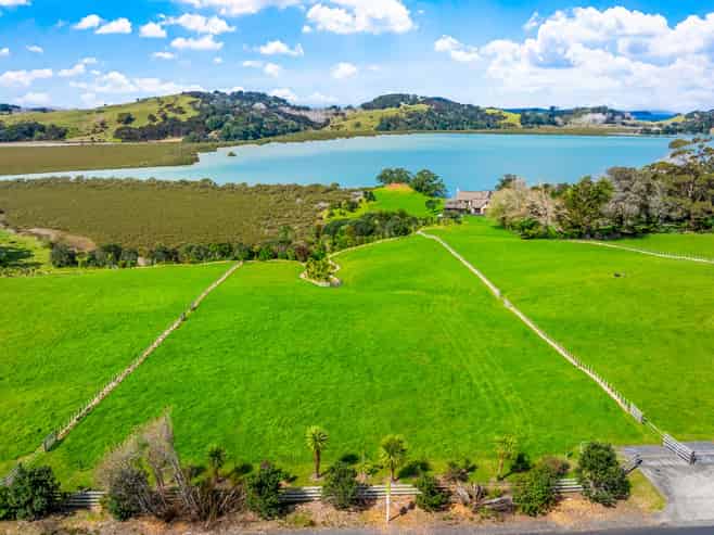 102 Ridge Road, Mahurangi East