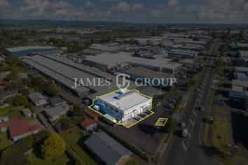 High Profile Rosebank Road Warehouse & Showroom