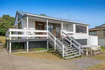 27 Pacific Parade, Army Bay