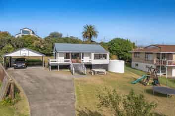 27 Pacific Parade, Army Bay