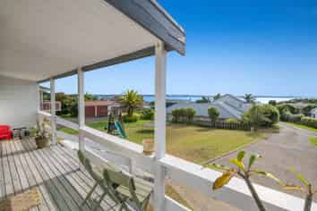 27 Pacific Parade, Army Bay