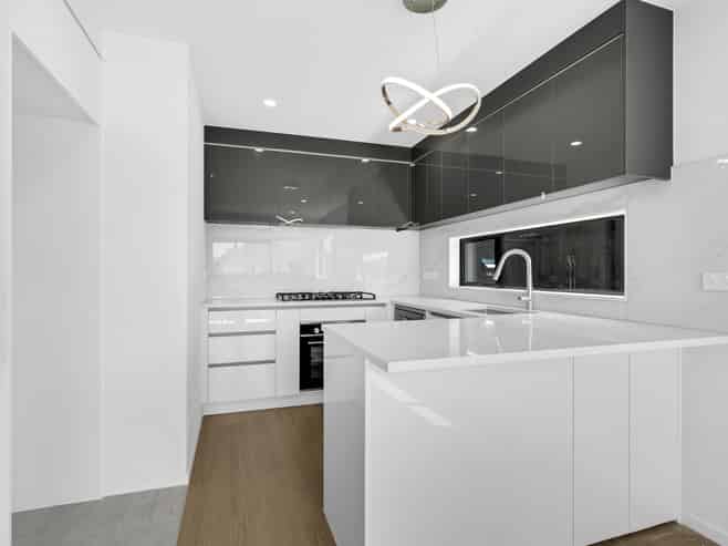 1 Cherish Bloom, Papatoetoe