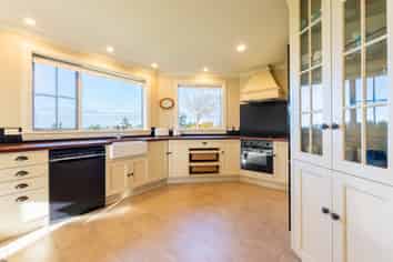 368 Fairview Road, Fairview